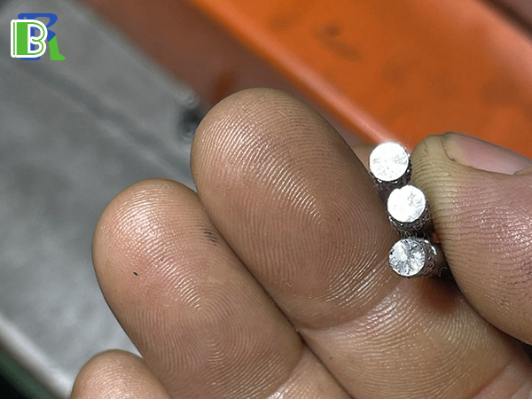 新能源汽车插销